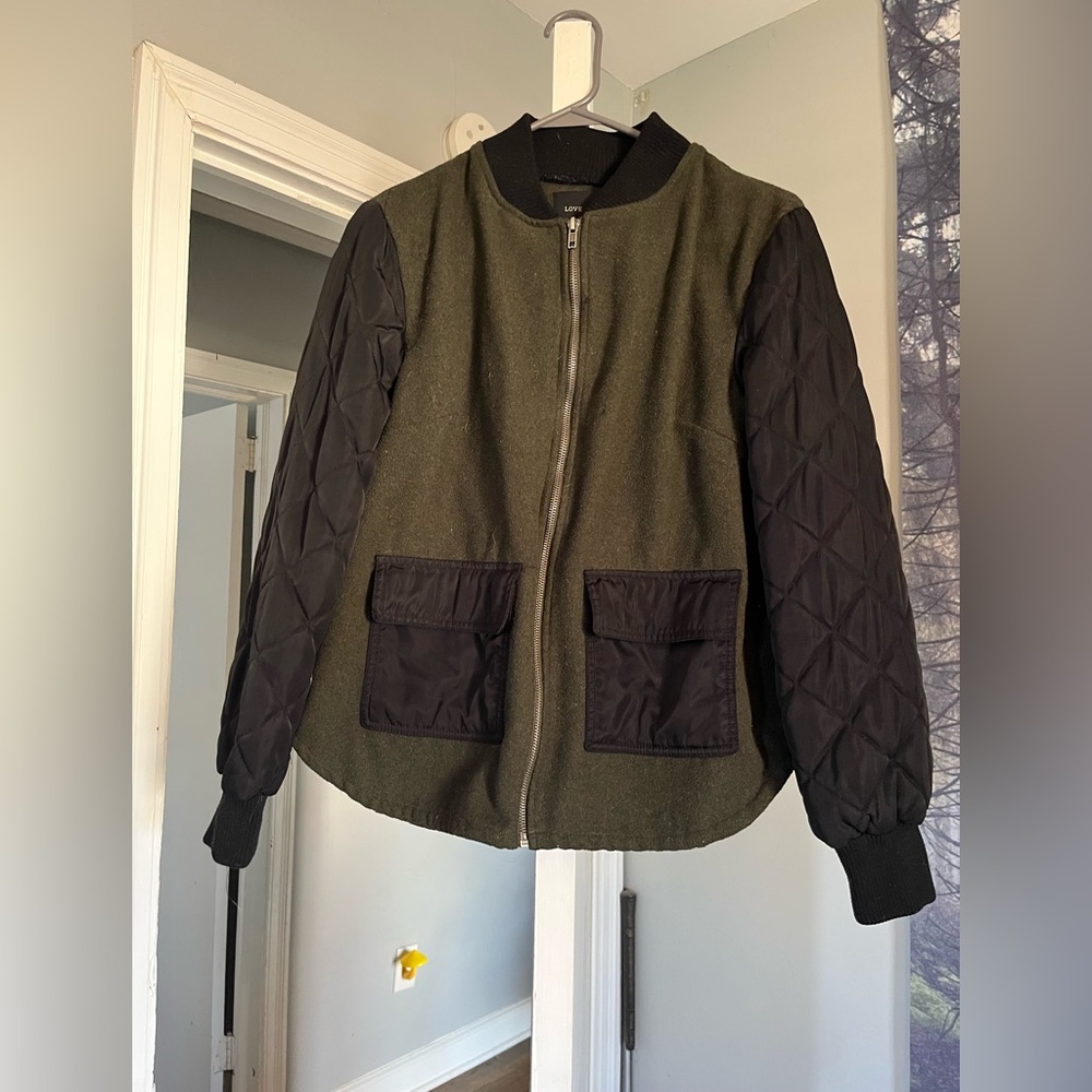 Green and black quilted arm jacket